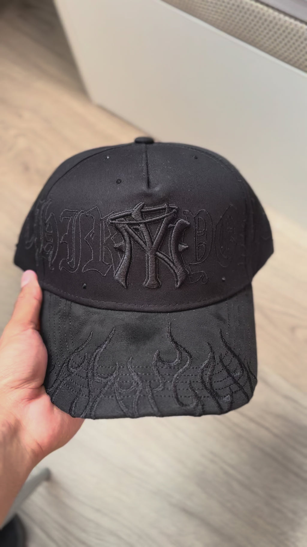 Gorra NY Dark Gothic Flames & Rhinestones
