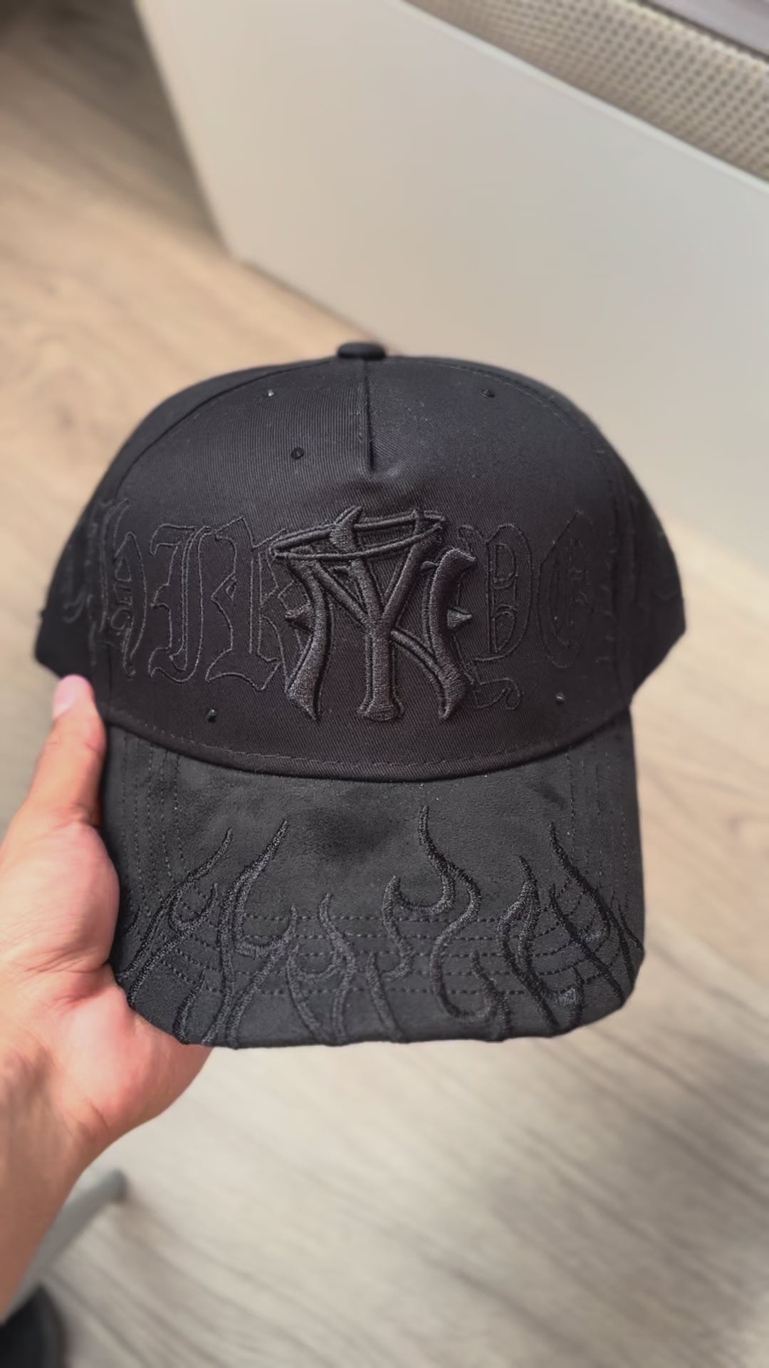 Gorra NY Dark Gothic Flames & Rhinestones