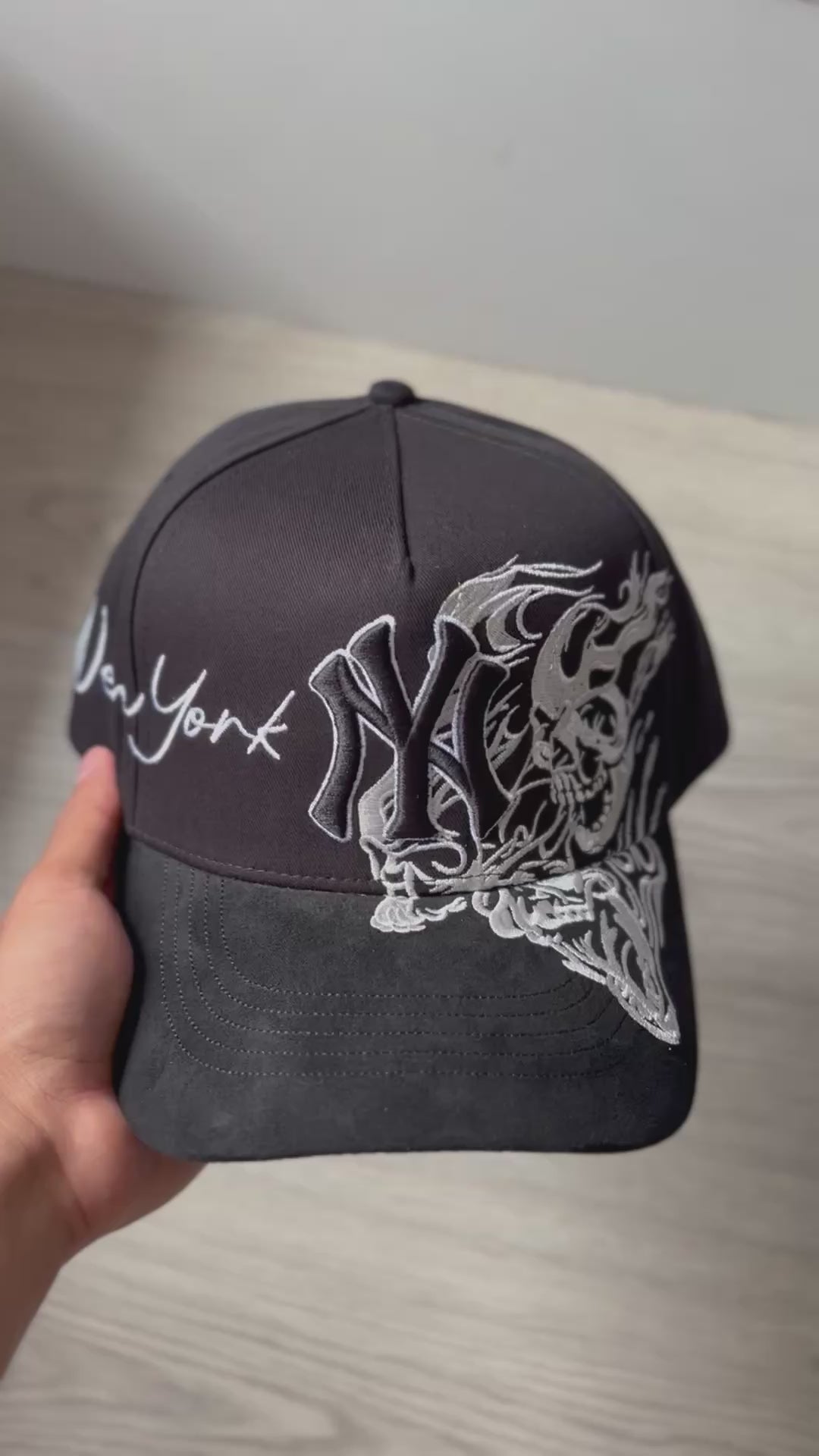 Gorra Suede "NY Tribal Flame & Skull" Silver Edition