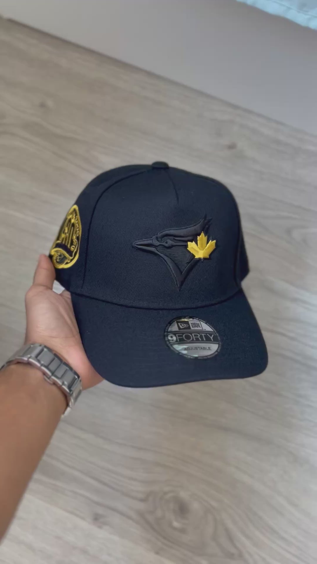 Gorra Canvas "Blue Jays Blackout & Gold Maple Leaf" Special Edition