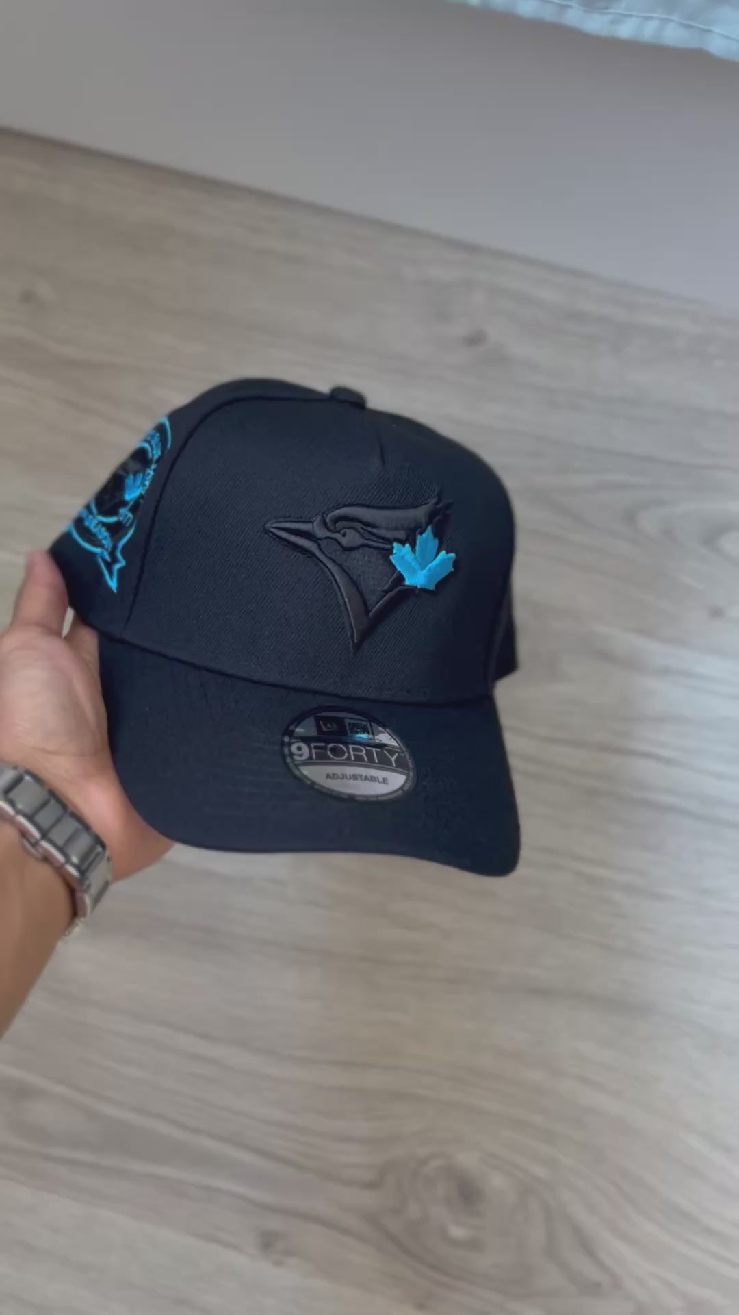 Gorra Canvas "Blue Jays Blackout & Cyan Maple Leaf" Monochromatic